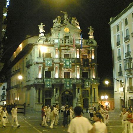 Calle Ansoleaga A 100 Mts Del Ayuntamiento Pamplona Exteriör bild
