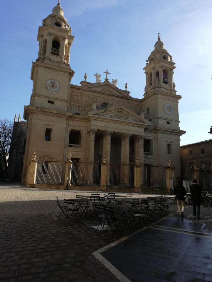 Calle Ansoleaga A 100 Mts Del Ayuntamiento Pamplona Exteriör bild